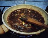 Foto langkah ke 5 dari resep Beef Steak Black Pepper with Mushroom Sauce (steak sapi lada hitam dengan saus jamur).