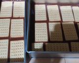 Foto langkah ke 2 dari resep Puding coklat biskuit creckers.