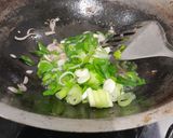Foto langkah ke 5 dari resep Nasi Rames (Suwir Tongkol Cabe Ijo + Telur Dadar Tahu + Bihun Goreng Cabe Ijo).