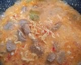 Foto langkah ke 8 dari resep Seblak Simpel Anak Kos.