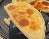 A picture of step 4 of Fried Chives Pockets.
