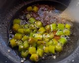 A picture of step 2 of Besan-Chilli with Fried Rotis.
