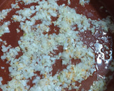 Foto del paso 1 de la receta: Merluza en salsa verde con espárragos, almejas y huevo duro