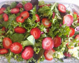 Foto del paso 2 de la receta: Ensalada con fresas y kiwi