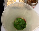 Foto del paso 3 de la receta: Ensalada de tomate, pesto a mi manera y pipas