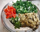 લીલી ડુંગળી અને રીંગણા નો ઓળો (Lili dungli-ringan no oro recipe in Gujarati) રેસીપી સ્ટેપ2ફોટો