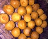 A picture of step 8 of Chewy coconut milk balls(gullisuwa).