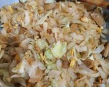 Foto langkah ke 4 dari resep Kwetiau Goreng Medan.