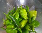 A picture of step 2 of Hari mirch ka paste.