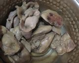 Foto langkah ke 2 dari resep Tumis pakcoy jeroan.