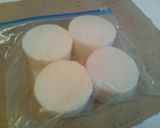 A picture of step 1 of Frozen Daikon Radish and Chicken Wings Simmered In Mentsuyu.