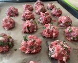 Une image de l'étape 2 de Boulettes de porc à la coriandre.
