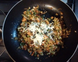 Foto del paso 1 de la receta: Zapallitos rellenos con vegetales, huevo y queso