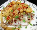 A picture of step 3 of Steamed pomfret with sautéed vegetables.
