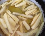 صورة لخطوة 3 من وصفة بطاطس مقلية بزيت الدجاج المتبل😋👌