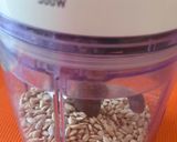 A picture of step 2 of Sunflower seeds Energy Bars.