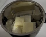 A picture of step 8 of Sunshine Bliss-No-Bake Mango Cheesecake.