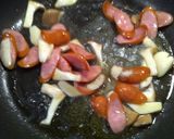 A picture of step 3 of Shiso-Flavoured Aglio, Olio e Peperoncino.
