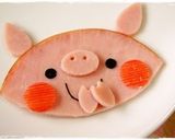 A picture of step 2 of Easy Little Piggy Bento.