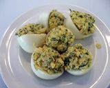A picture of step 5 of fry deviled eggs (portuguese ovos verdes ).