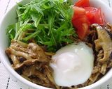 A picture of step 7 of Sweet and Spicy Mushroom and Pork Rice Bowl.