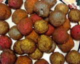A picture of step 12 of Cocoa Balls.