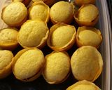 A picture of step 3 of Easy Lemon Shell Cupcakes.