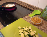 Foto del paso 1 de la receta: Salteado de garbanzos con espinacas y calabacín