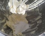 Foto langkah ke 7 dari resep Hummingbird Cake.
