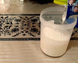 Foto del paso 1 de la receta: Como hacer yogurt natural con fresa fácil económico y rápido!!!
