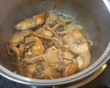 Foto del paso 4 de la receta: Conejo al ajillo, con patatas fritas