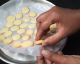 காயின் பிஸ்கெட் அல்லது முட்டை பிஸ்கெட் (Coin Biscuit recipe in tamil) ரெசிபி ஸ்டேப் 7 புகைப்படம்