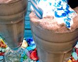 A picture of step 1 of Oreo Milk Shake #ramadankitayari.