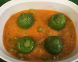 Foto del paso 3 de la receta: Calabacitas rellenas en salsa con aceitunas