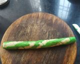 डबल कलर मावा रोल(Double colour mawa roll recipe in Hindi) रेसिपी चरण 10 फोटो