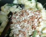 A picture of step 4 of Dahi Aloo.