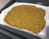 Foto del paso 5 de la receta: Pizza con base de brócoli y nueces con verduras y salmón ahumado
