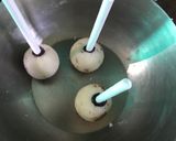 A picture of step 4 of Nariyal ladoo pops.