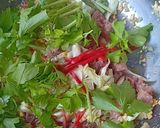 รูปขั้นตอนการทำที่ 3 ของ แหนมผัดไข่ใส่กะหล่ำปลี