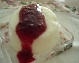 A picture of step 5 of Panna Cotta in 5 minutes.