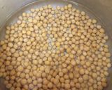 A picture of step 6 of White matar chole.