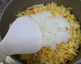 A picture of step 4 of Easy! Tuna Soboro Rice Cake.