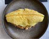 A picture of step 11 of Omurice (Japanese omelette rice).