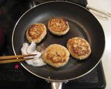 A picture of step 6 of Salmon Burgers with Teriyaki-Mayonnaise Sauce.