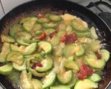 Foto del paso 3 de la receta: Tortilla de zucchinis y longaniza
