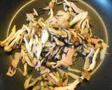 A picture of step 3 of Full of Fiber Burdock Root & Hijiki Fried Brown Rice.