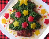 A picture of step 4 of Christmas Tree Hamburger Steak.