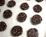 A picture of step 7 of Almond Chocolate Cookies.