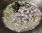 A picture of step 2 of લહસુની પાલક ખીચડી. (Lasooni palak Khichdi Recipe in Gujarati).