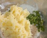 झटपट उपवासाचे थालीपीठ (jhatpat upwasache thalipeeth recipe in marathi) रेसिपी स्टेप 4 फोटो 